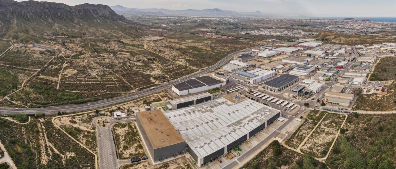 Vista general del polígono industrial de las Atalayas, en las inmediaciones de Alicante. | INFORMACIÓN