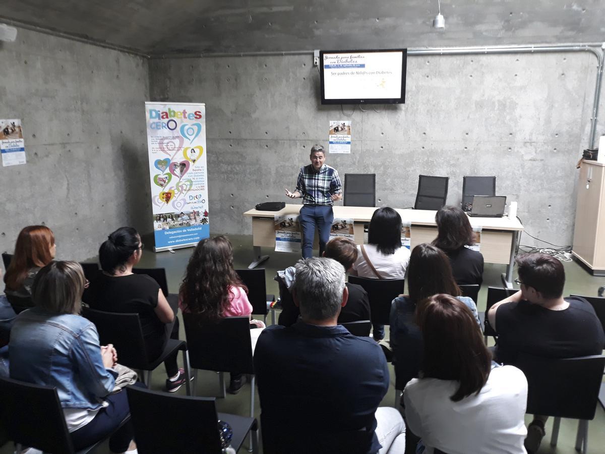 Una de las conferencias de las Jornadas para Familias organizada por Adibe en 2019.