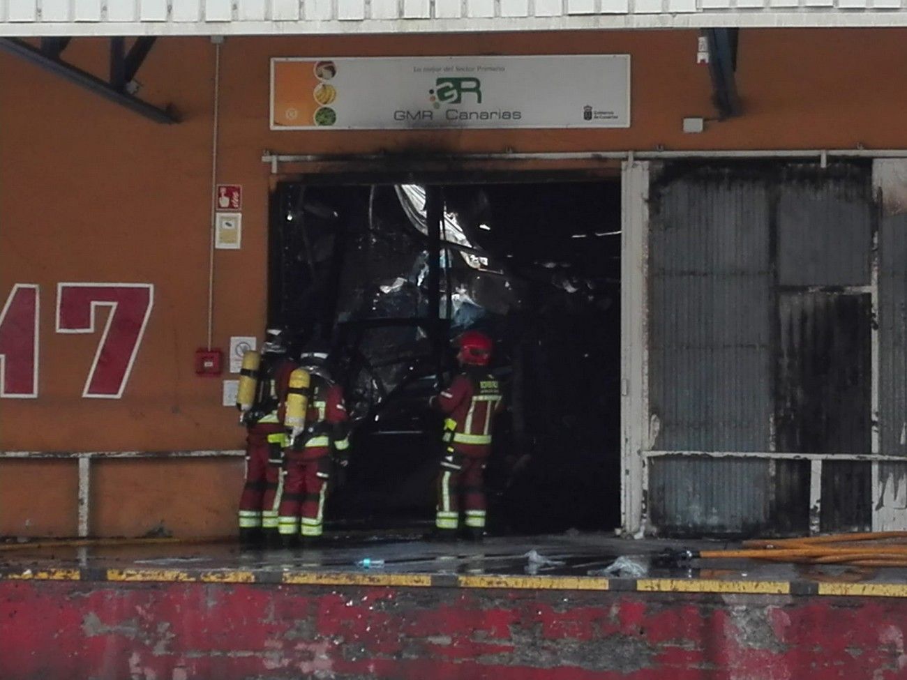 Incendio en una nave multiuso de Mercalaspalmas