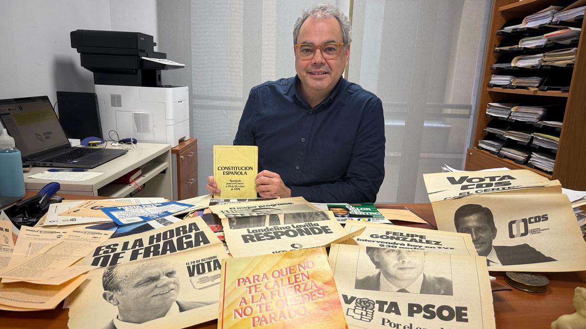 Vídeo | Desde los 12 años, el abogado de Julián Suero colecciona la historia de la democracia