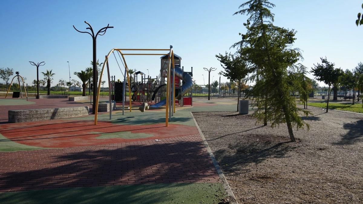 Zona infantil del parque de la avenida de los Deportes, en Villanueva.