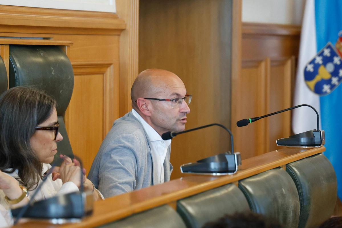 O concelleiro Gonzalo Muíños durante unha sesión plenaria no Pazo de Raxoi