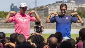 Cape Town (South Africa), 07/02/2020.- Roger Federer of Switzerland (R) and Rafael Nadal of Spain (L) take part in a Roger Federer Foundation Learning through Play session with South African children ahead of the Match in Africa Cape Town charity event, Cape Town, South Africa 07 February 2020. Roger Federer will play Rafael Nadal in the Match in Africa Cape Town charity event at Cape Town Stadium on 07 February 2020. Presented by Rolex the Match in Africa is for the benefit of the Roger Federer foundation. (Tenis, Sudáfrica, España, Suiza) EFE/EPA/NIC BOTHMA