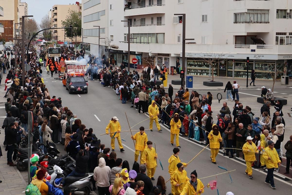 Búscate en las imágenes de la rúa de Carnaval de Ibiza