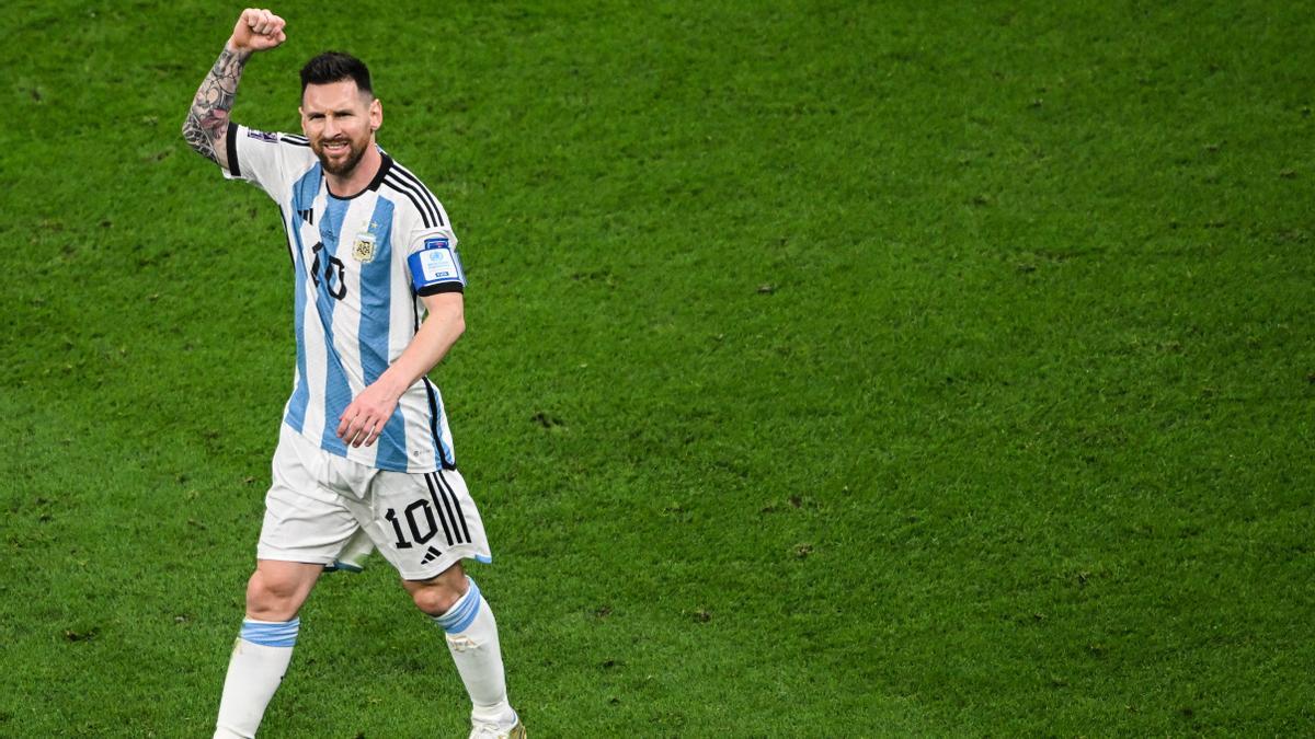 Messi celebra su gol de penalti a Francia en la final del Mundial.
