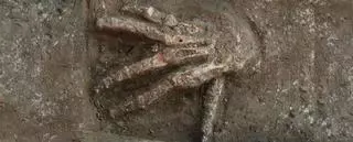 Tres hoyos con manos cortadas muestran un horrible ritual del Antiguo Egipto