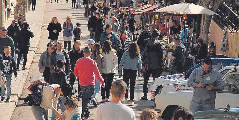 Santa Eugènia. Un gran número de personas visitaron ayer la nueva edición de la feria local tras dos años de suspensión obligada.