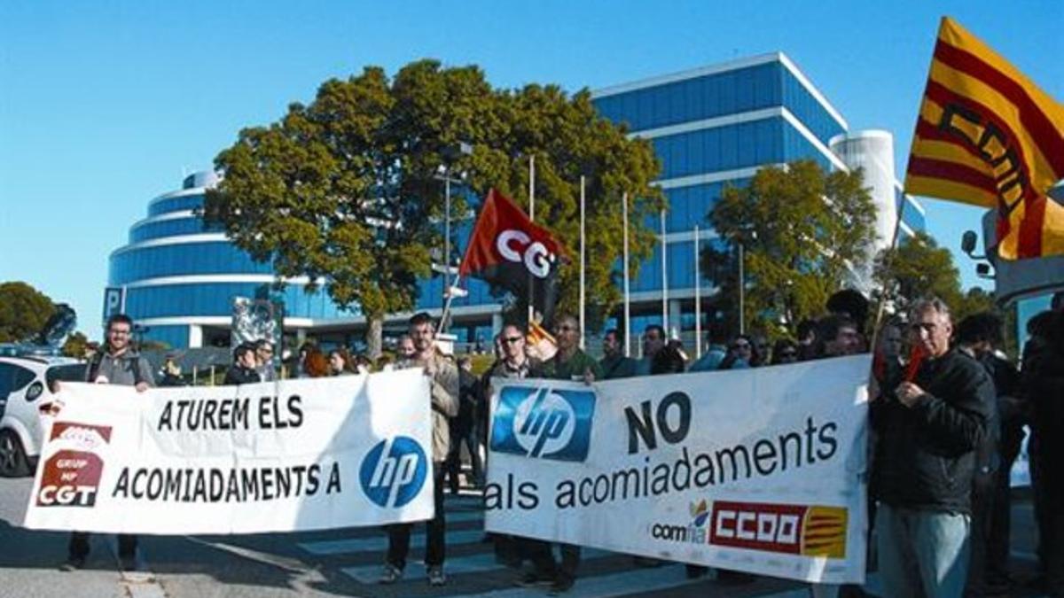 Protesta de trabajadores de Hewlett-Packard en Sant Cugat contra los despidos.