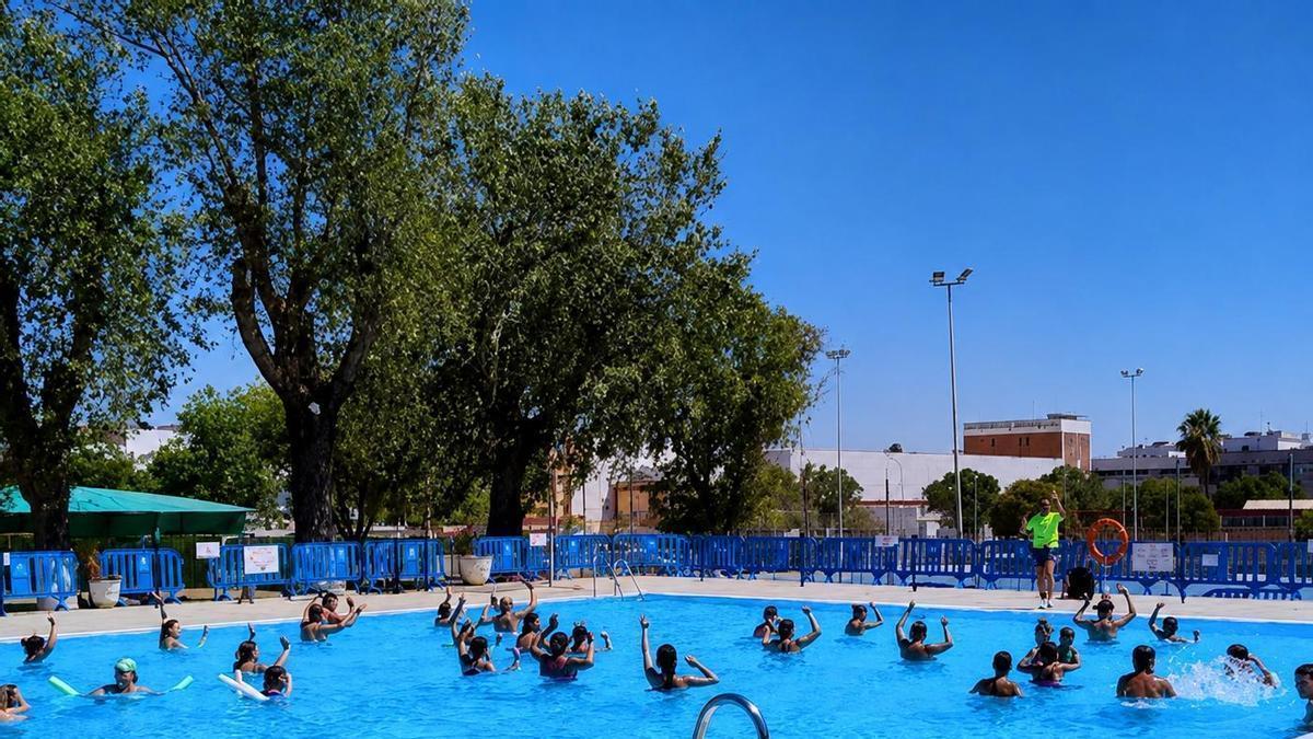 Muy grave un vecino de Dolores tras sufrir un ahogamiento en la piscina municipal