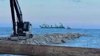 La megadraga comienza a devolver la arena al litoral sur de Cullera en el mayor plan de regeneración de su historia