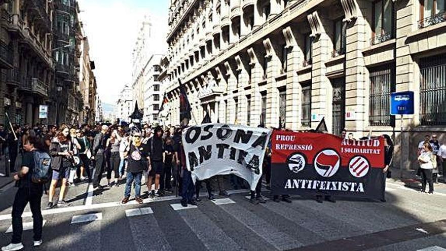 250 antifeixistes es concentren contra el 12-O