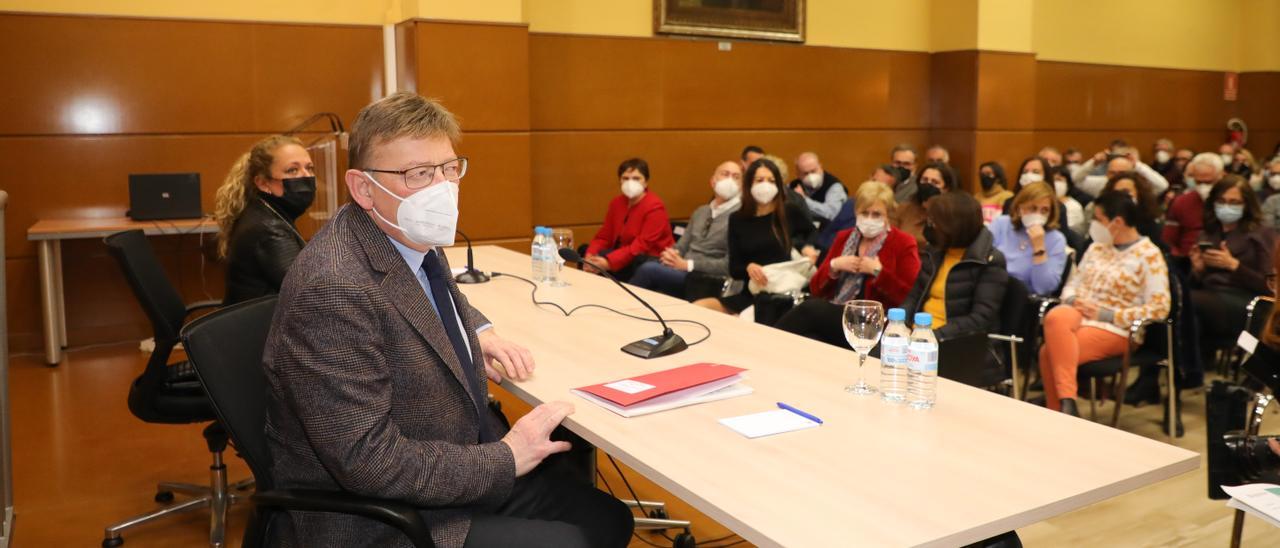 Ximo Puig interviene en la Universidad de Alicante en el Ciclo Política para tiempos difíciles