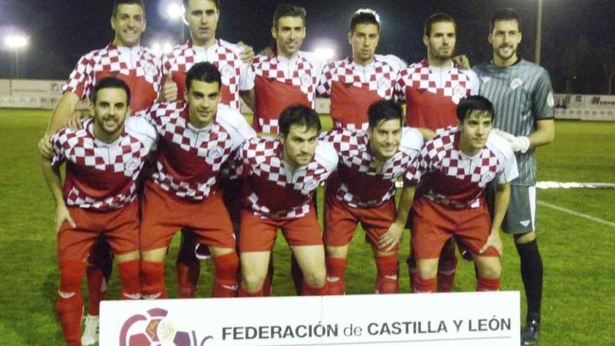 Once inicial de la selección con Raúl Álvarez, Coque y Vilarchao, ayer.