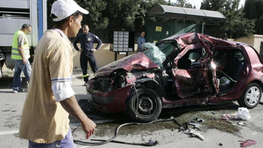 Tres heridos tras una colisión frontal