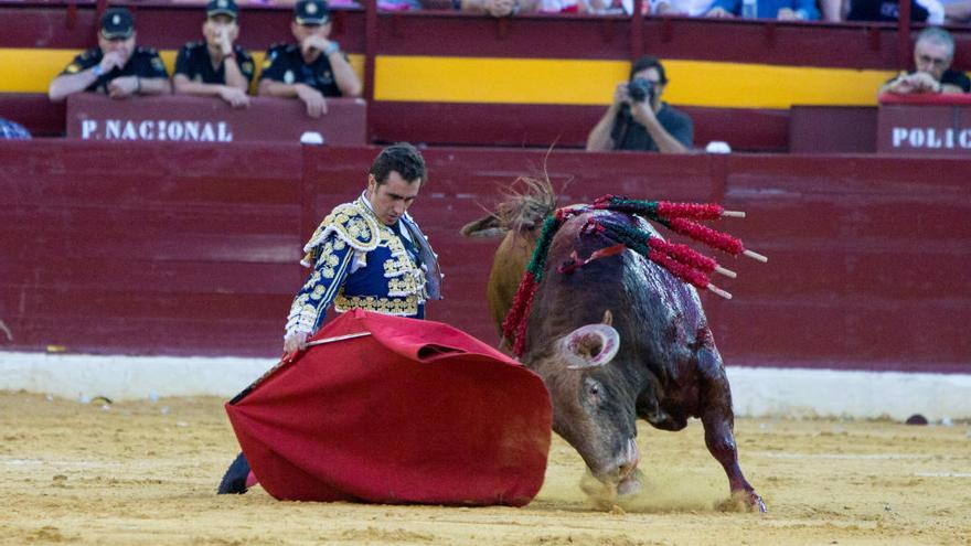 Muletazo en carrusel de El Fandi que prolongó la embestida hasta el infinito.