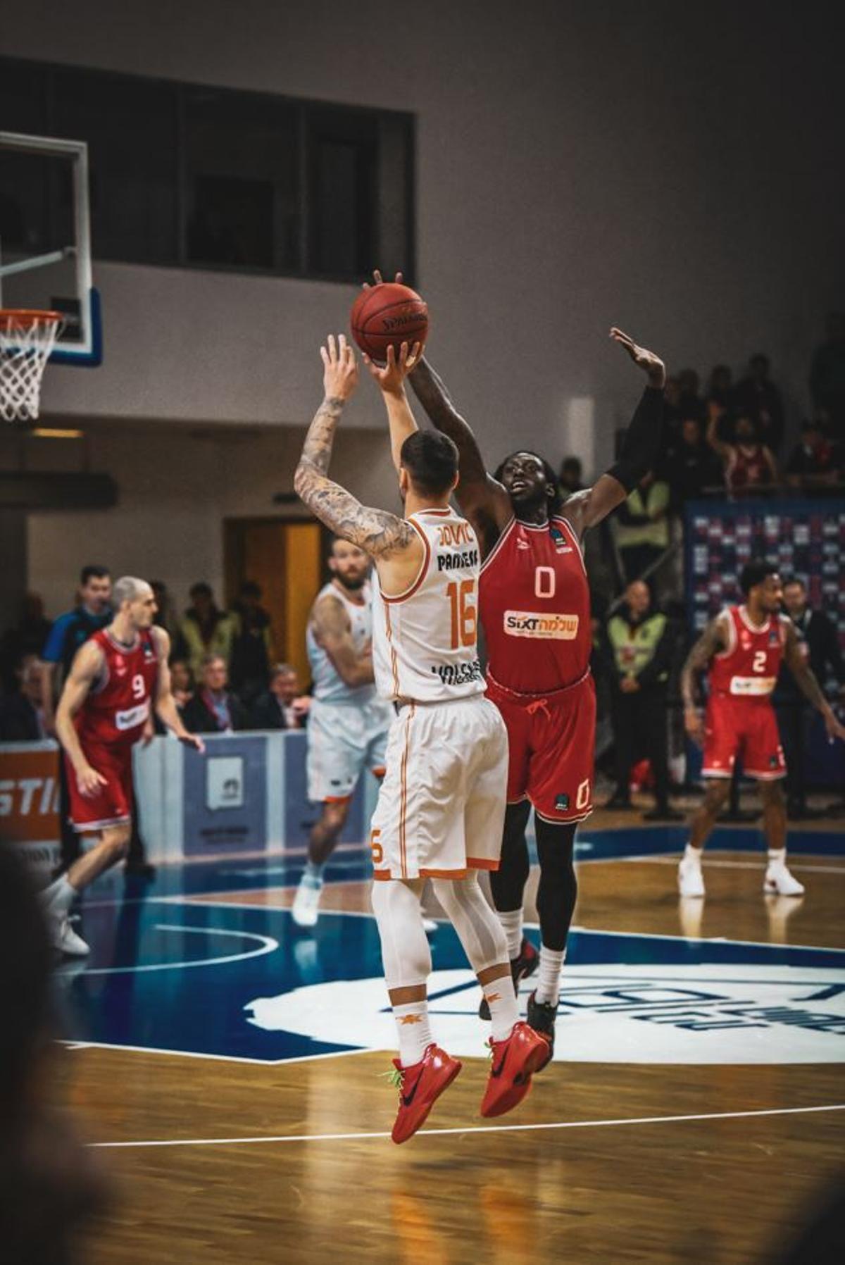 Stefan Jovic, uno de los taronja más destacados con 11 puntos, 2 rebotes y 5 asistencias