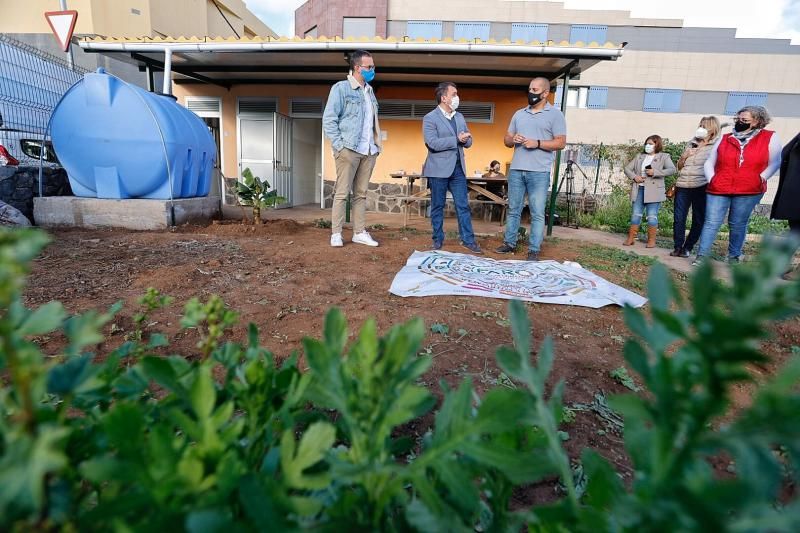 José Manuel Bermúdez visita el huerto urbano Faro