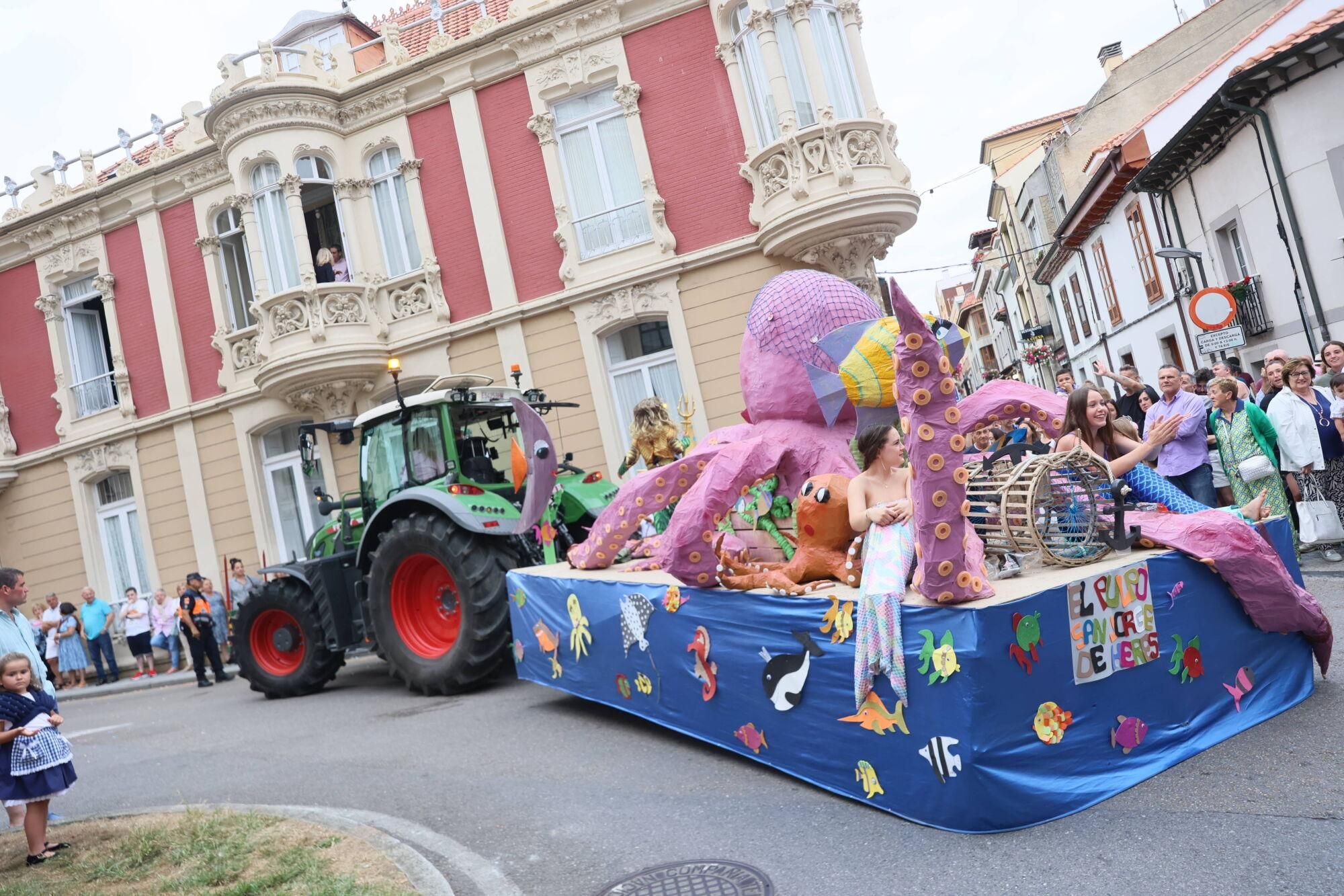 EN IMÁGENES: El desfile de carrozas por las fiestas del Carmen de Luancoi
