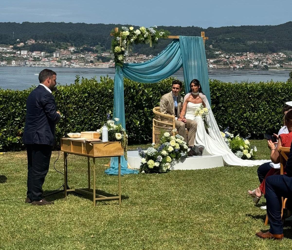 Momento de la ceremonia oficiada por el alcalde de Mondariz-Balneario.