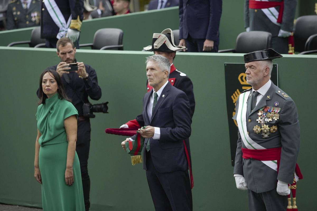 Archivo - La directora general de la Guardia Civil, Mercedes González , y el ministro del Interior, Fernando Grande-Marlaska, junto al DAO de la Guardia Civil, Manuel Llamas