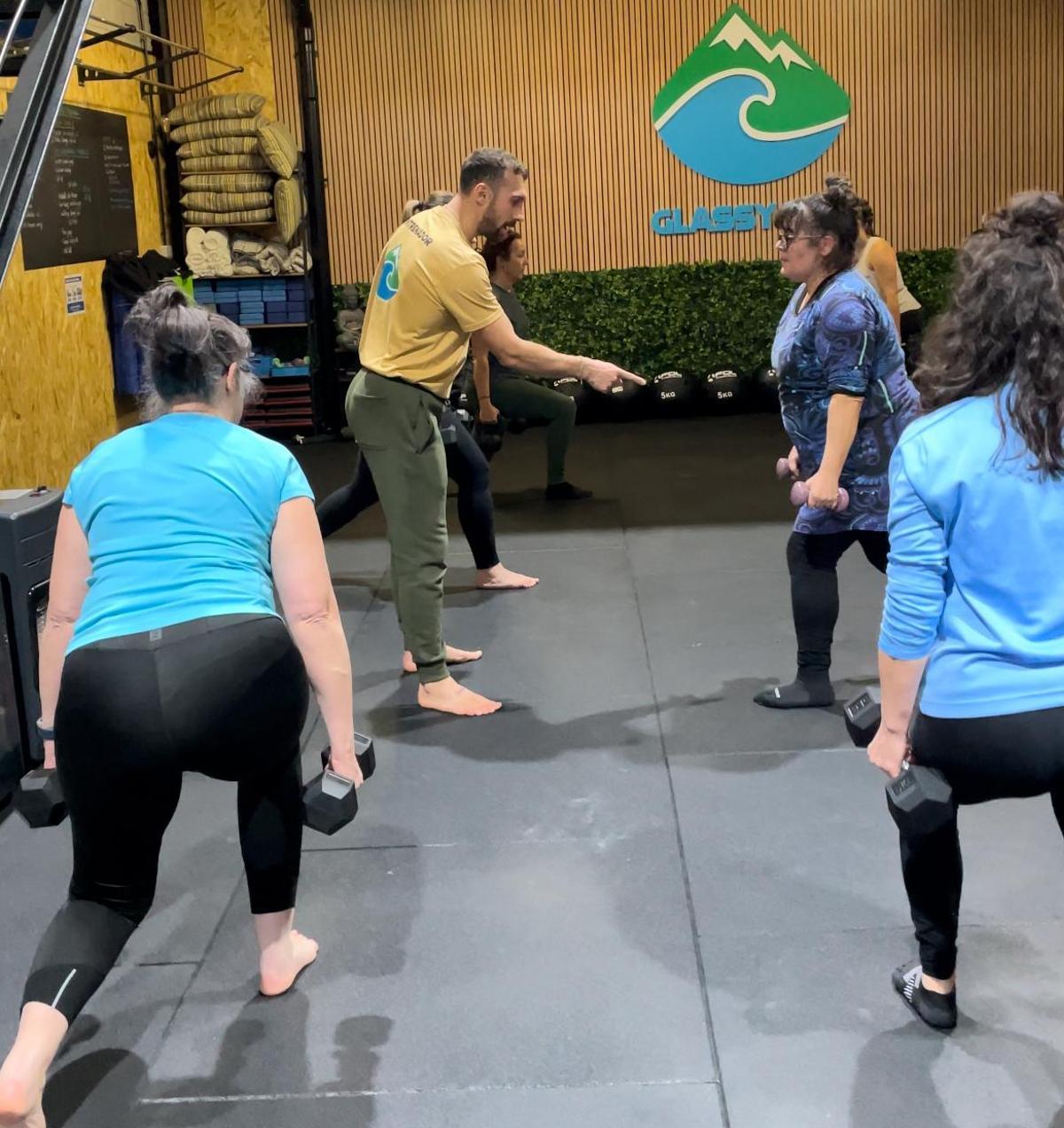 Álex dirige uno de los entrenamientos.