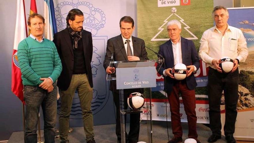 Imagen de la presentación del torneo, ayer en Alcaldía. // FDV