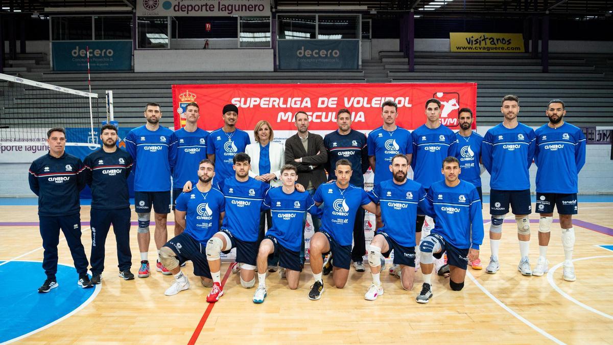 Plantilla y el cuerpo técnico del Cisneros Altes.