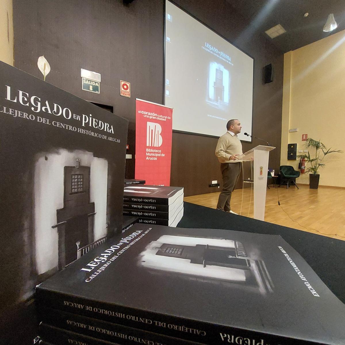 El historiador Iván Rodríguez en la presentación.