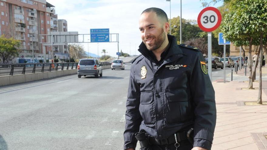 El agente murciano, el día después de salvar la vida a la joven en Juan de Borbón.