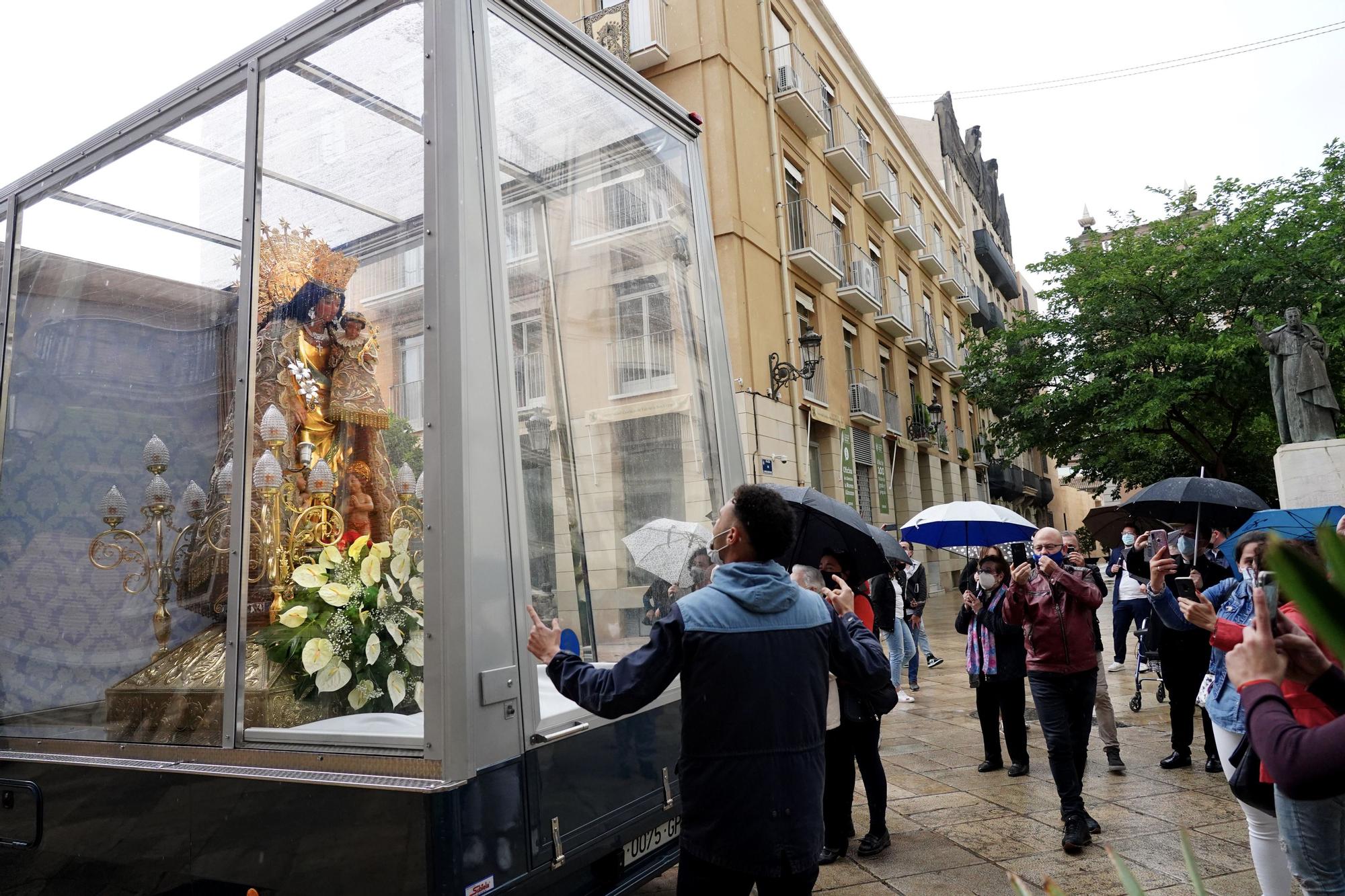 Así fue el pase de la Virgen de los Desamparados por València con el Maremóvil