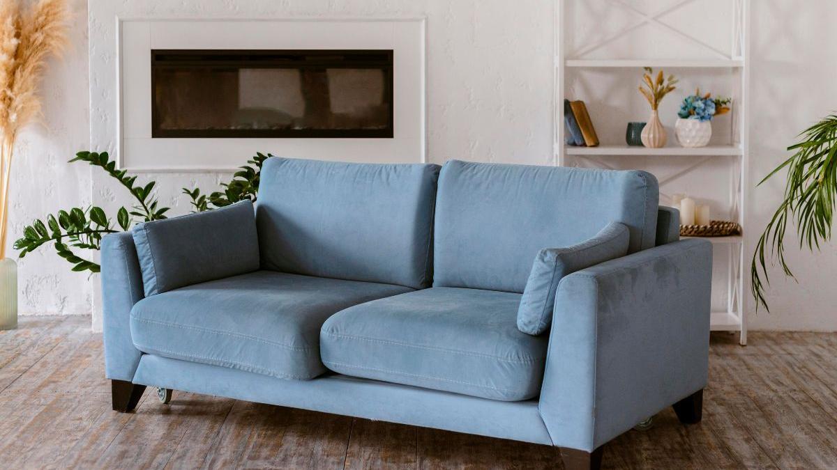 Cómo limpiar sofás y tapicerías como un profesional