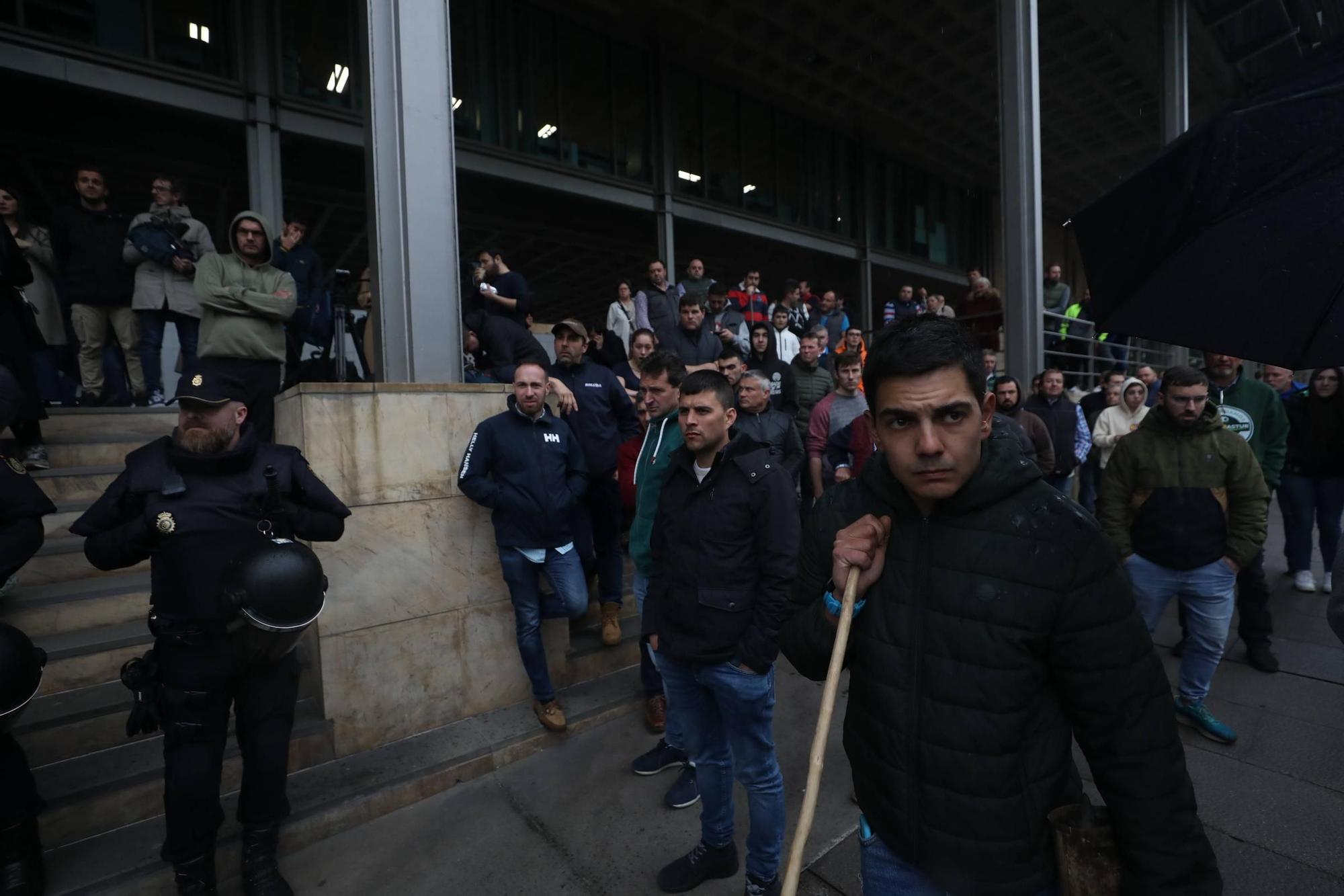 Protestas de los ganaderos y agricultores en Oviedo