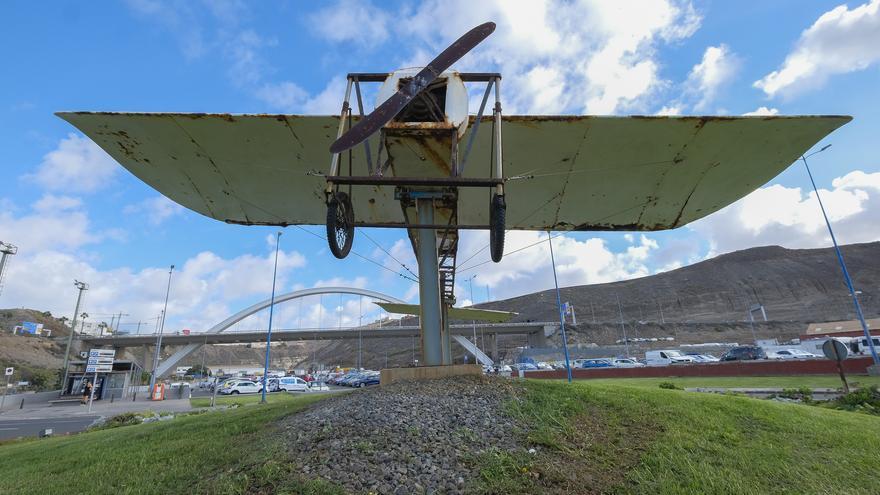 Monumento al aeroplano Blériot XI, el primero en sobrevolar el cielo de Canarias