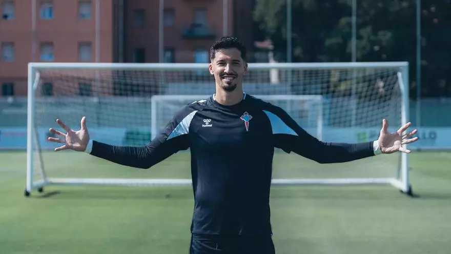 El portero turco Altay Bayindir ficha por el Celta y se incorpora a la pretemporada en Italia