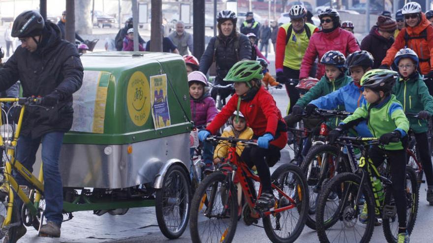 La convivència amb vehicles i vianants, principals preocupacions dels ciclistes a Girona