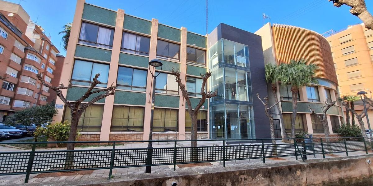 La redacción definitiva del proyecto para habilitar el centro de salud Torrehermosa en el edificio de la calle Solades aún no ha concluido.