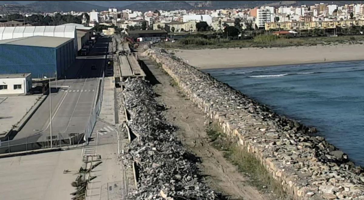 Vista de la parte terrestre ya demolida.