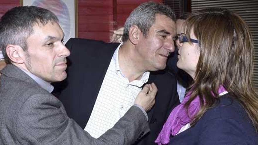Villarrubia, en el centro, tras la reunión de la ejecutiva.