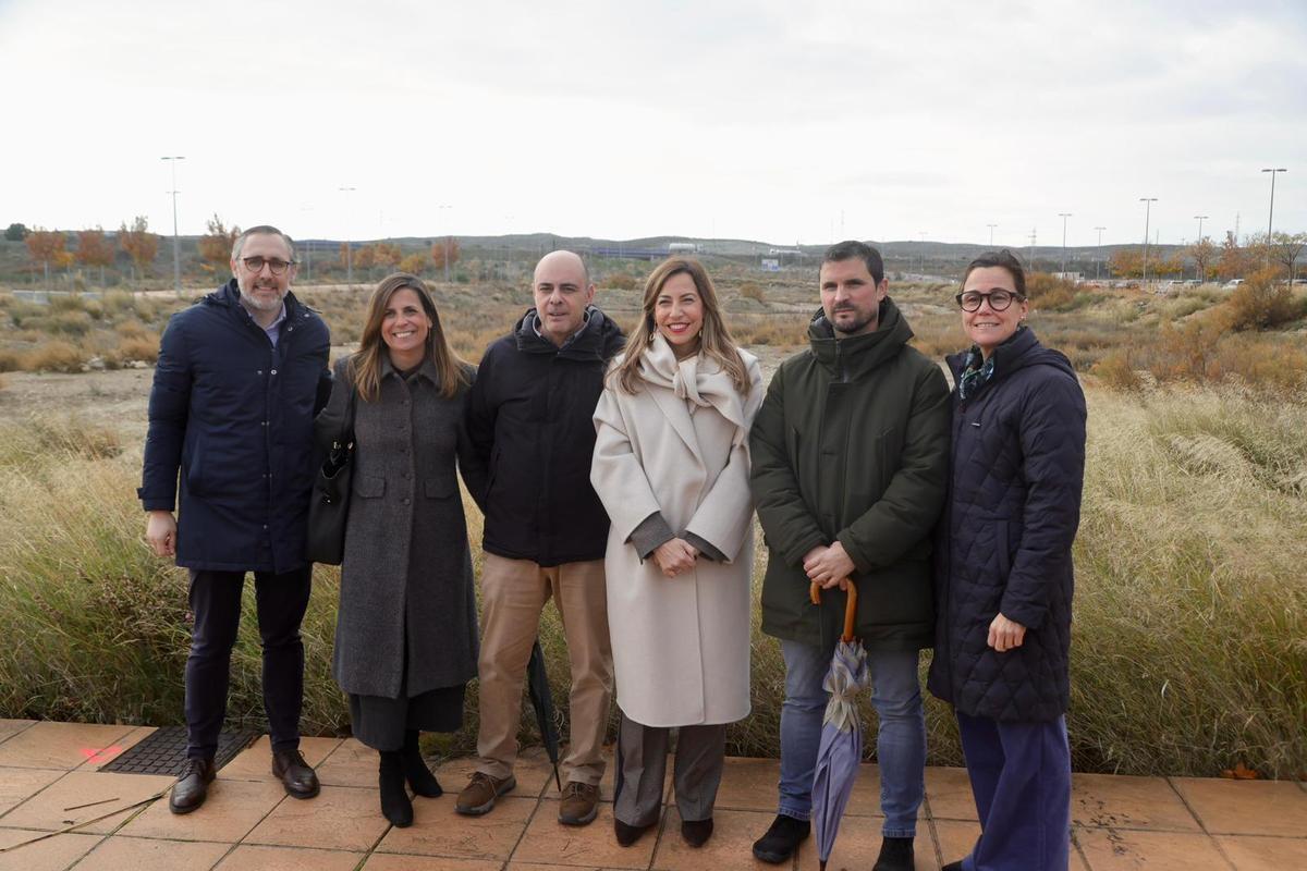 Foto de familia de de las autoridades y vecinos de Arcosur.