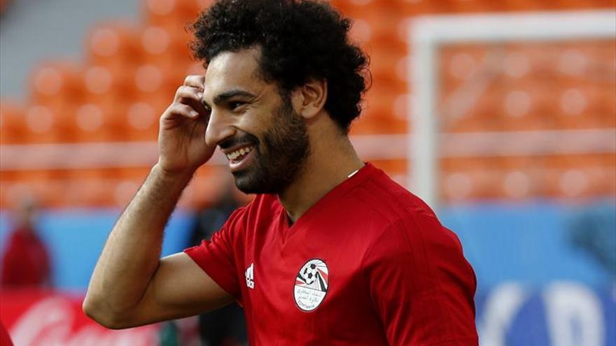 Todos pendientes del hombro de Salah en el Uruguay-Egipto