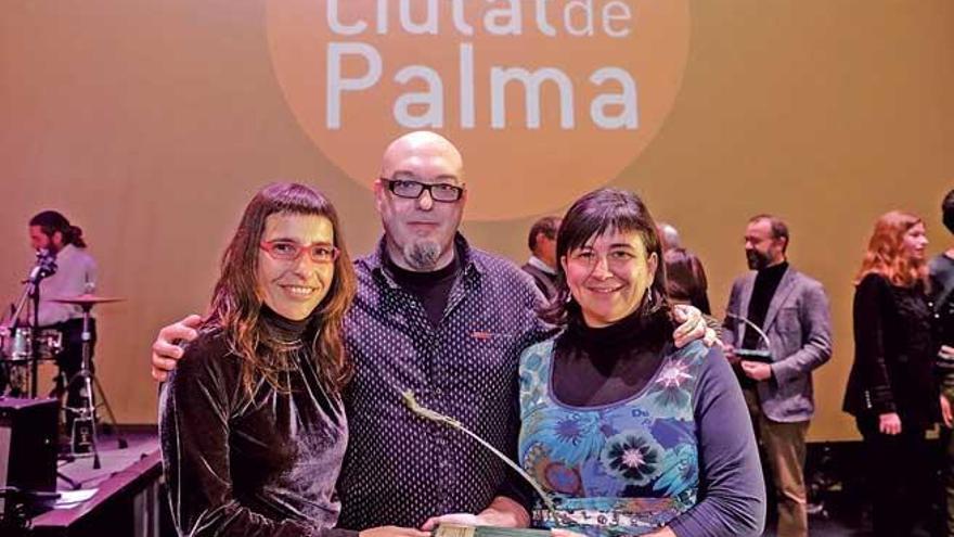 Laura Ballester (i), Miguel Ángel Giner y Cristina Duran.