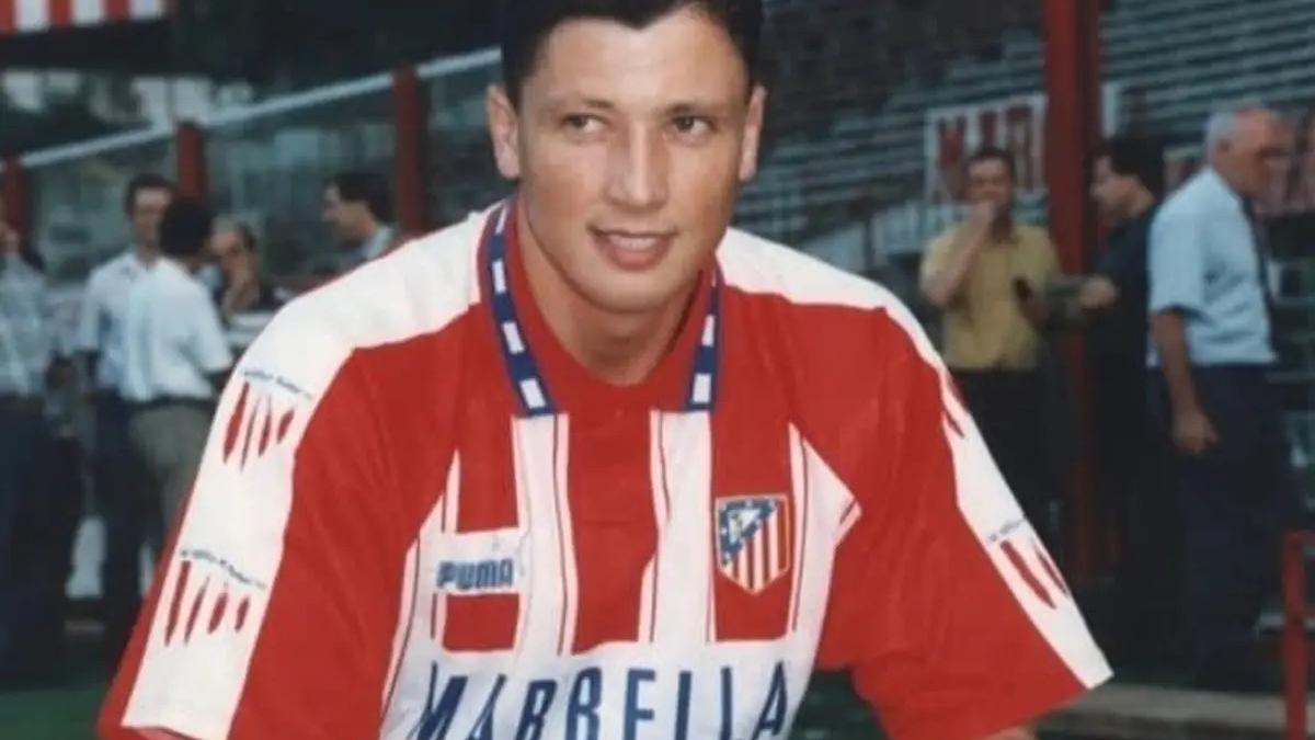 El búlgaro Luboslav Penev, con los colores rojiblancos del Atlético de Madrid