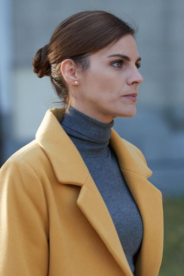 Amaia Salamanca en una grabación con su nuevo pelo castaño oscuro