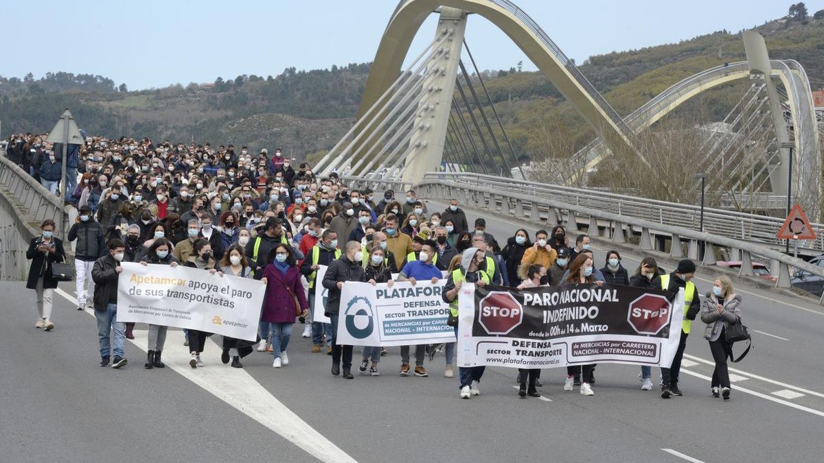 Transportistas gallegos protestan durante una de las jornadas del paro sectorial.