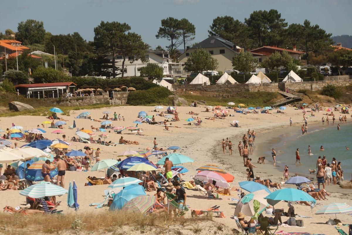 Las comarcas de O Salnés y Pontevedra están a rebosar, y sus playas son una de las razones.