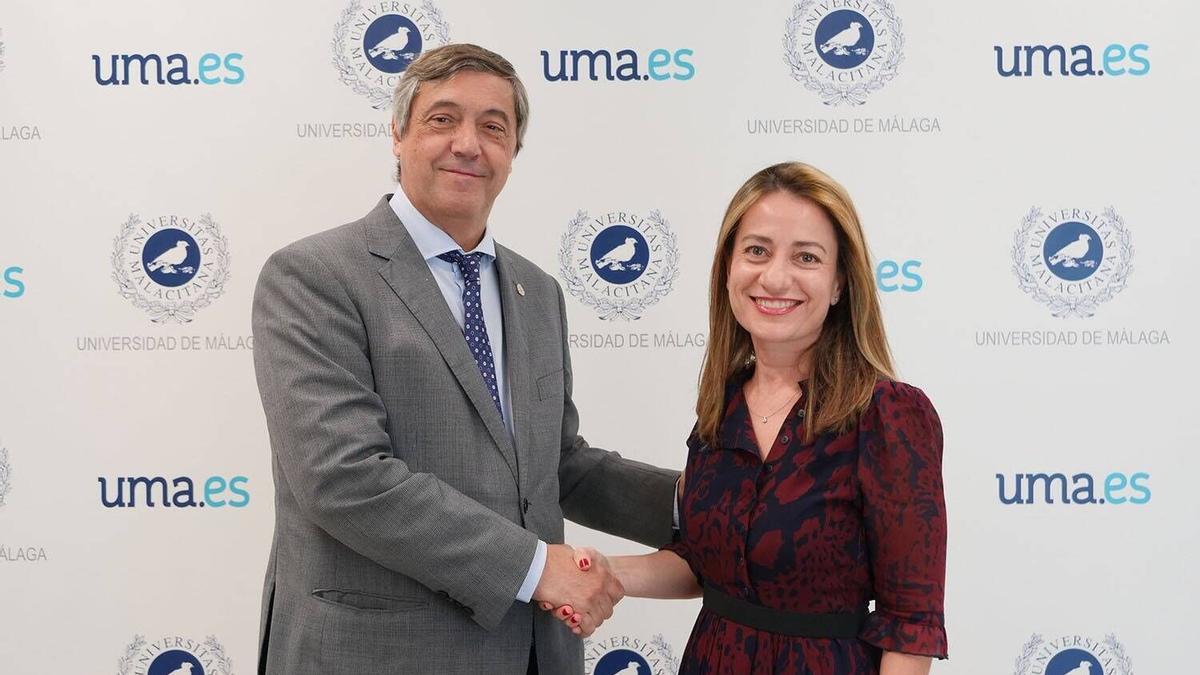 El convenio ha sido suscrito por el rector de la UMA, Teodomiro López, y por Diana Fernández, responsable del programa Enseña de Oracle en España.