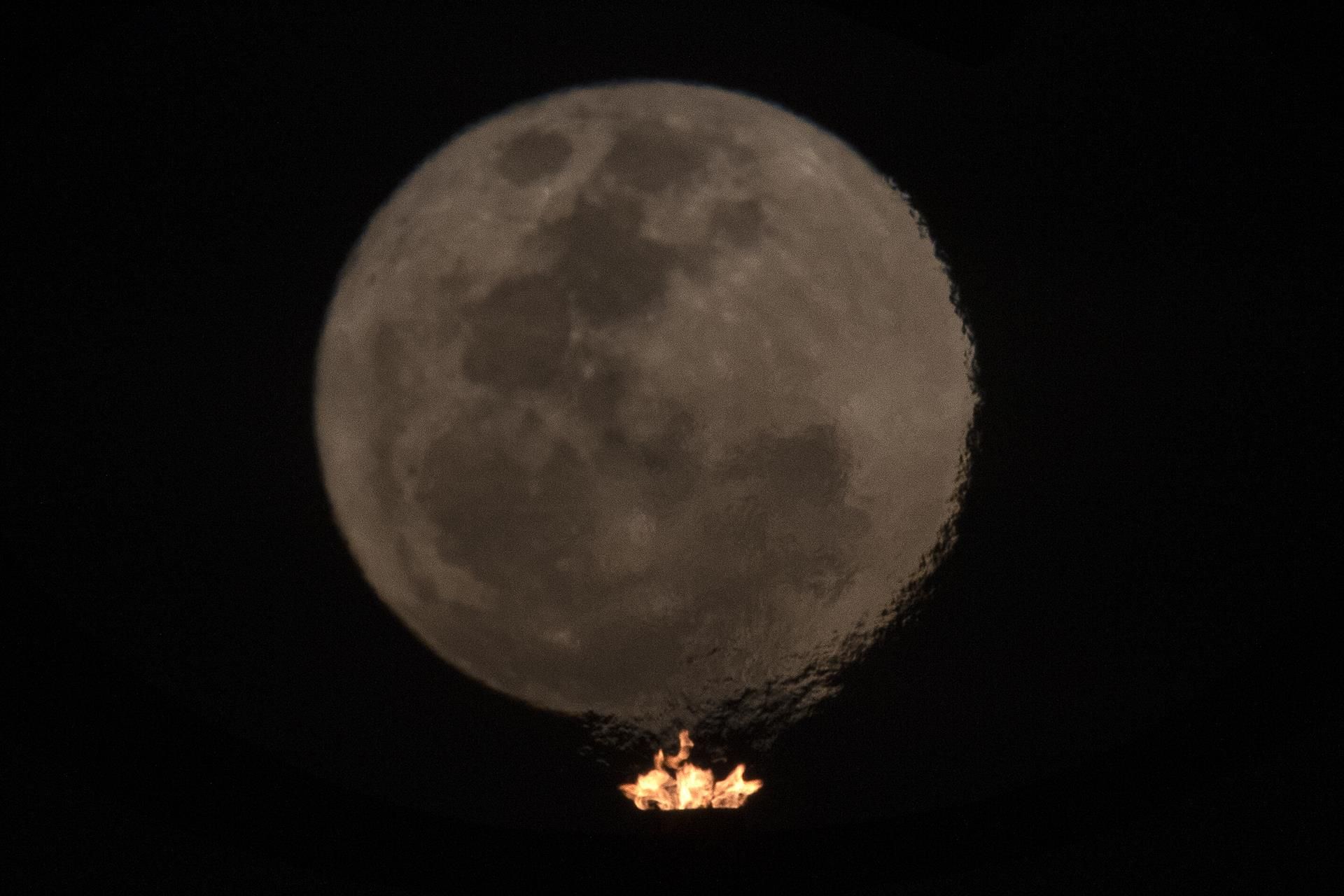 Las imágenes más espectaculares de la Superluna de Ciervo del 2022