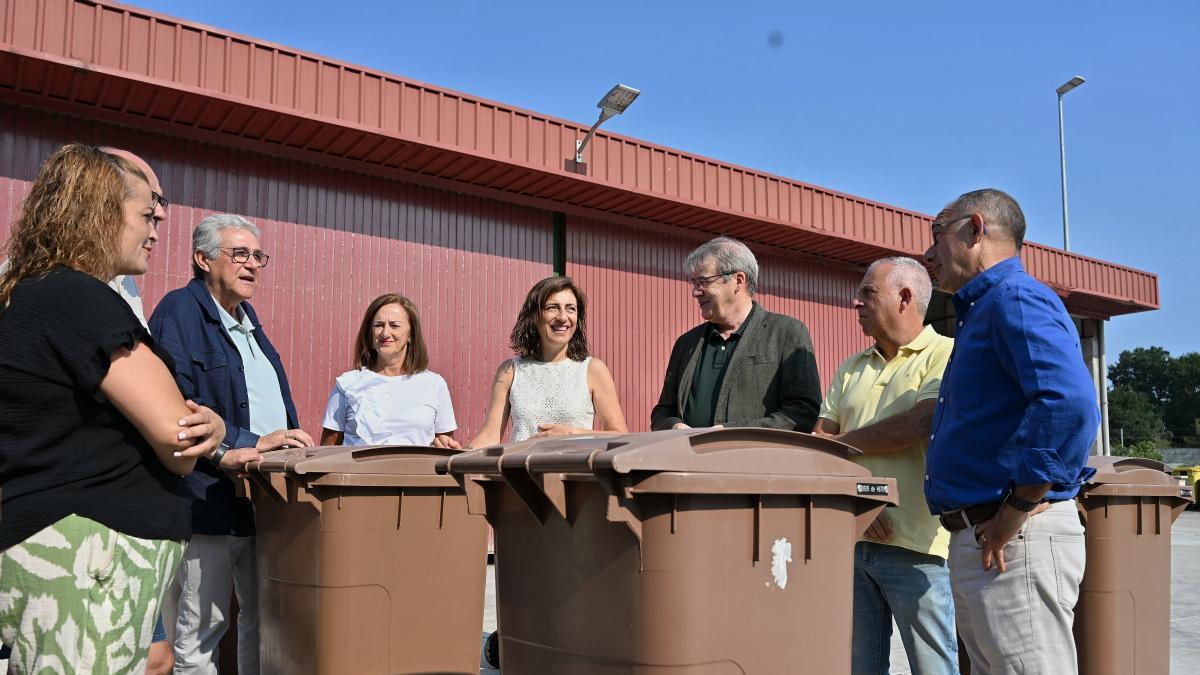 La conselleira de Medio Ambiente, Ángeles Vázquez, en Leiro.