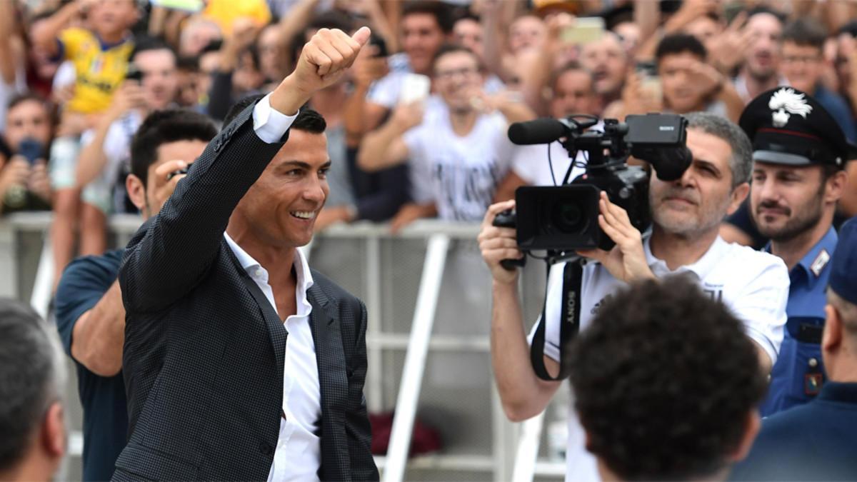 Cristiano Ronaldo a su llegada a Turín para firmar por la Juventus