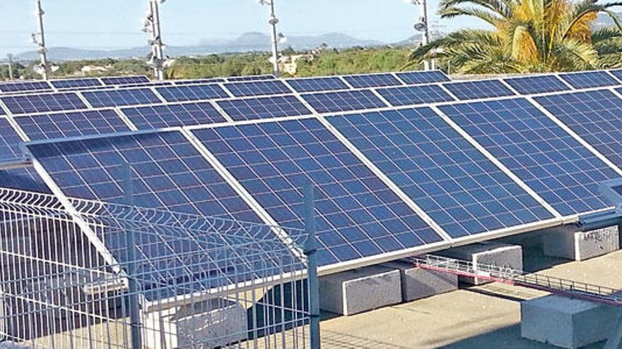 Las nuevas placas solares, que no funcionan, del IES Felanitx.